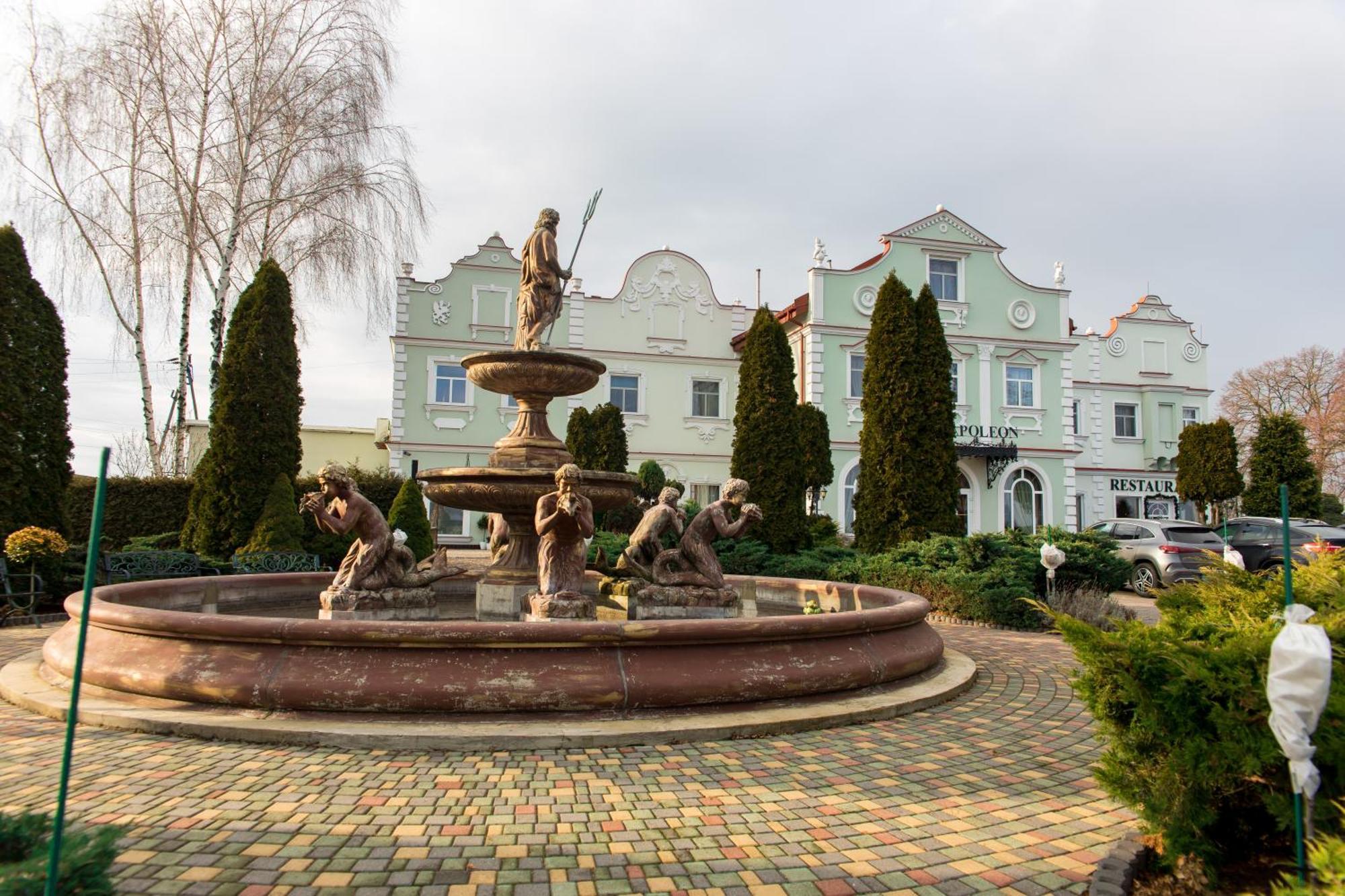 Wroblew  Hotel Napoleon מראה חיצוני תמונה