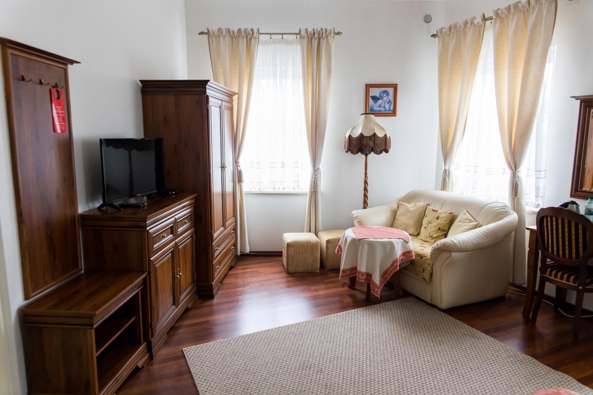 Wroblew  Hotel Napoleon מראה חיצוני תמונה