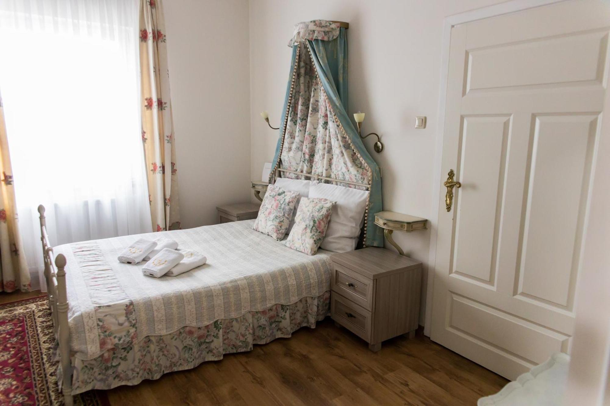 Wroblew  Hotel Napoleon מראה חיצוני תמונה